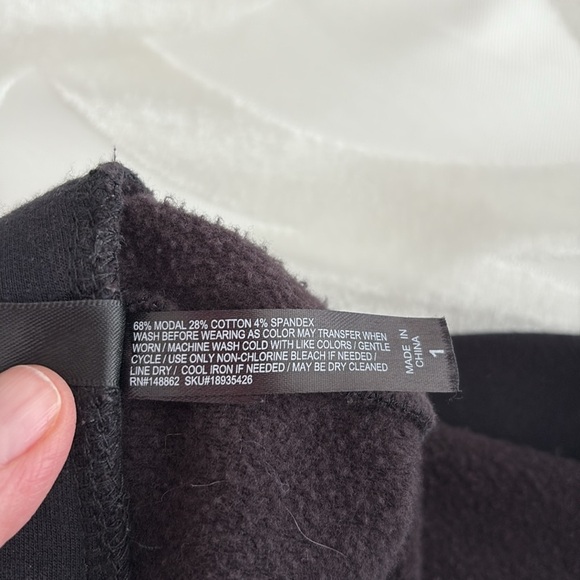 Torrid Black Leggings Sleek Stretchy Design/Fleece Interior Size 1= 14/16 - Picture 5 of 6